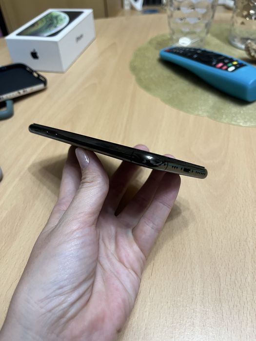 Продам iPhone XS