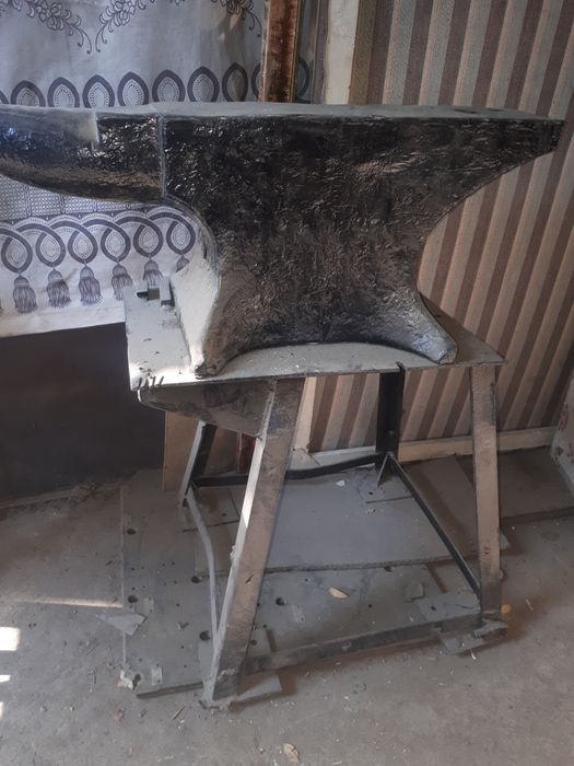 Наковальня 250 кг продам