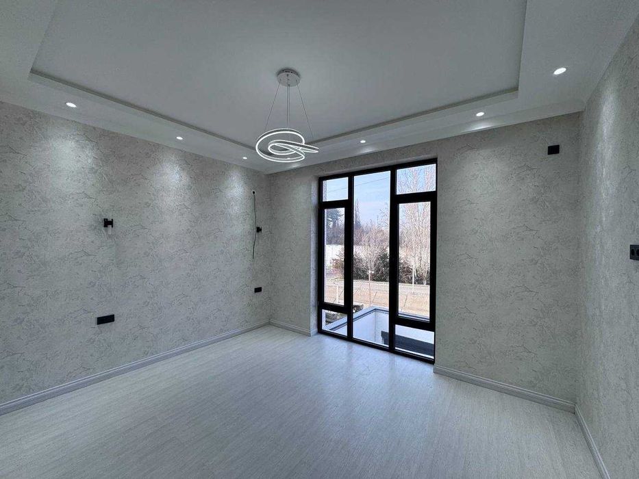 Новый коттедж возле Батанического сада 2,26 сотки 3 уровня 315 кв.м.