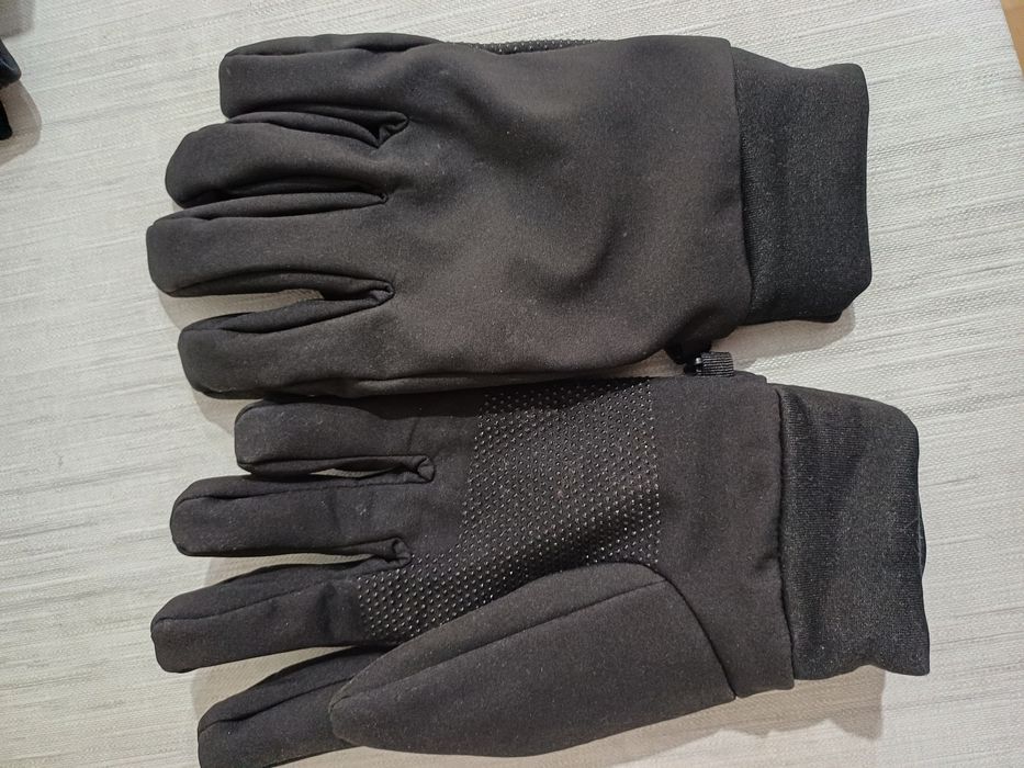 Ръкавици,очила/маска и насочени за ски или сноуборд