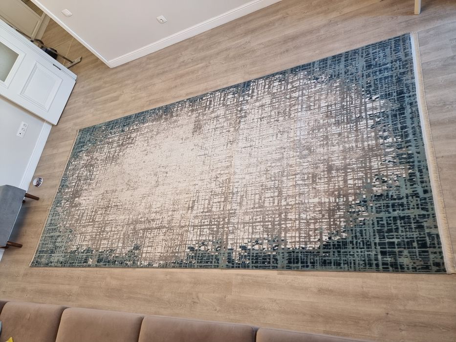 Ковер 4 × 2 метра в идеальном состоянии