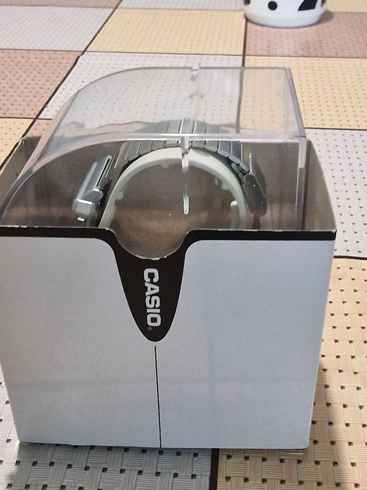 Чисто нов,неизползван електронен часовник Casio