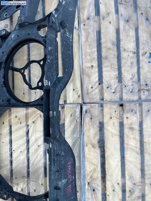 Trager Tragher Panou Frontal Calandru VW Passat B5 1997 - 2001 Cod 3B0805594
