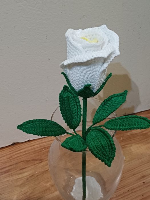 Плетени рози различни цветове