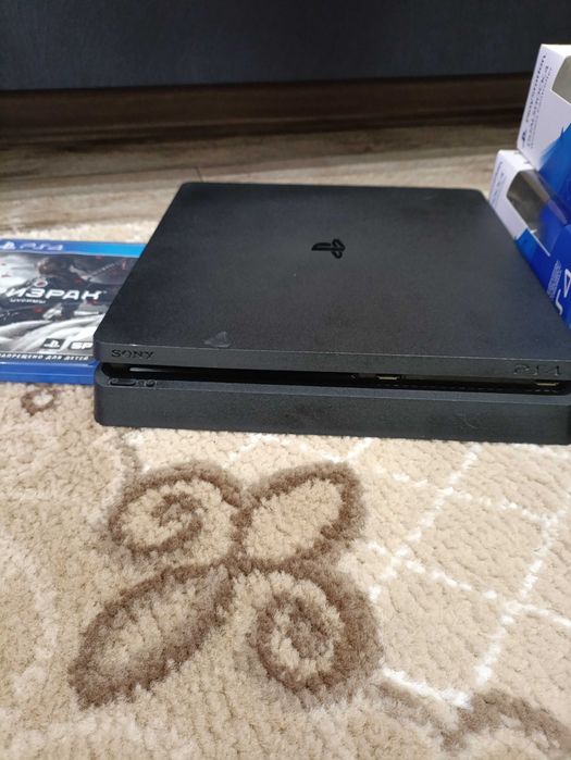 PlayStation 4 slim