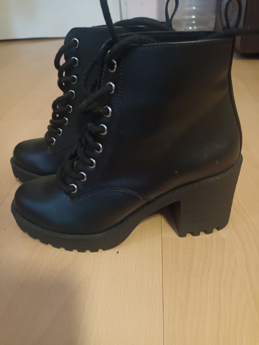 Дамски боти H&M нови