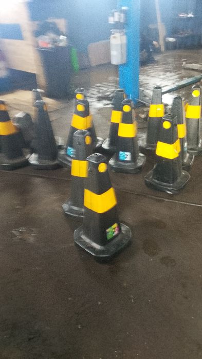 Дорожные конусы.