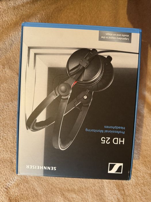 Продам новые наушники Sennheiser H25