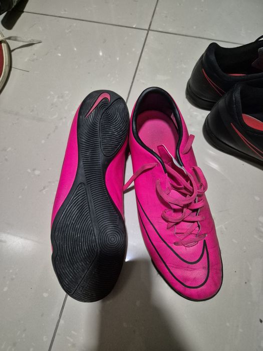 Vând adidași fotbal teren sintetic