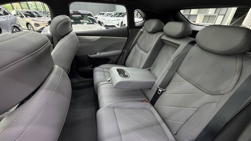 ChangAn Deepal s05. 2026 yil. Gibrid