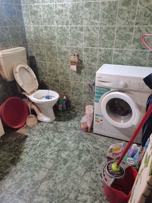 Vand apartament cu 2 camere in loc. Deta