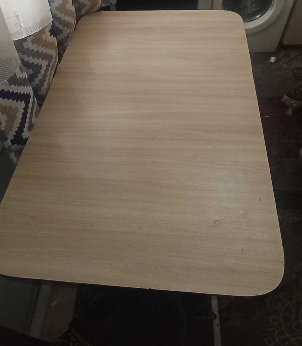 Срочно стол кухонный б/у