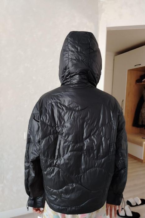 Продам куртку новую