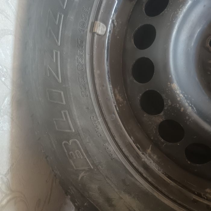 Продам Шины  225×65×17 б/у