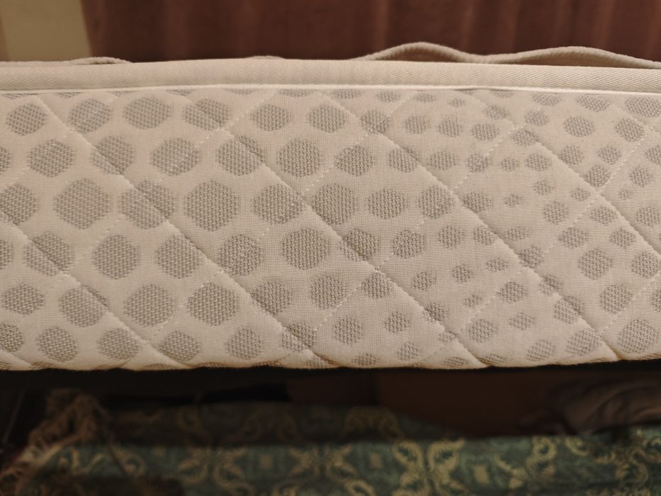 Легло с повдигащ механизъм.