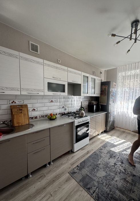 Продам газплиту с электродуховкой