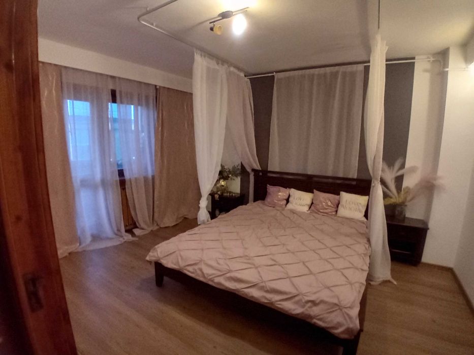 Apartament 4 camere, 103 mp totali, semineu, finisaje lemn masiv