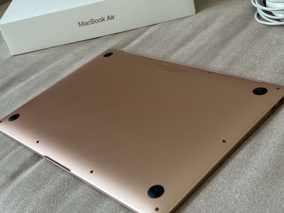 MacBook Air осень 2018 в идеальном состоянии