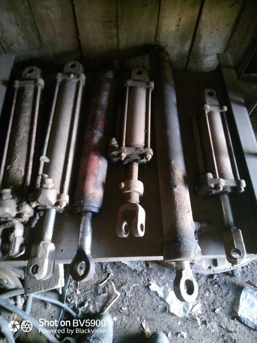 Насосы цилиндры в рабочем  состоянии