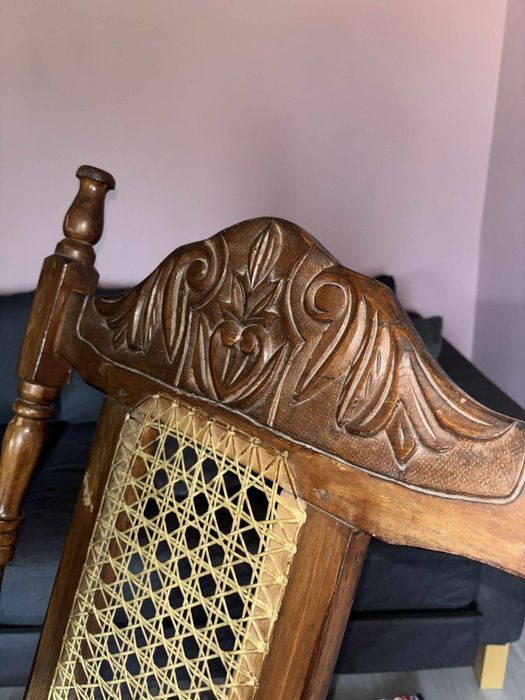 Винтидж люлеещ се стол от масивно дърво и ратан – средата на XX век