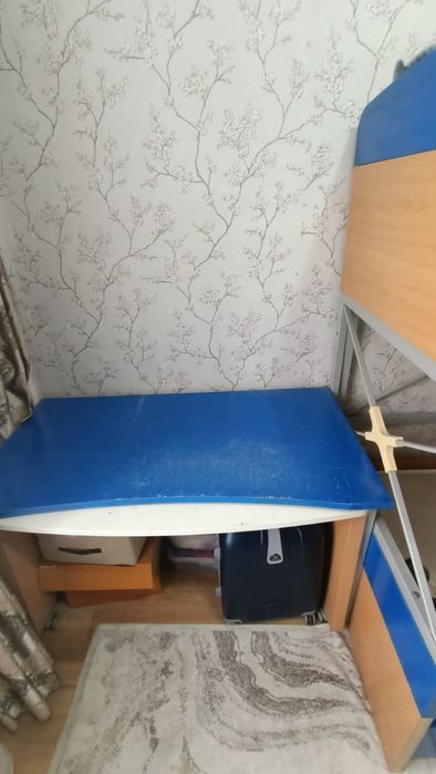 Детская кровать, шкаф