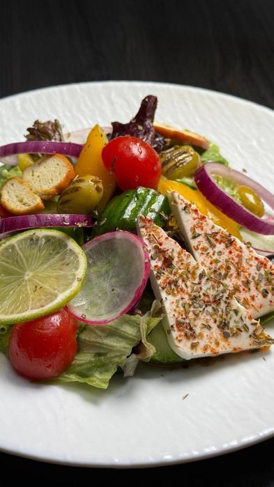 Salatlar,pirojniylar,disertlar,julyen va somsalar