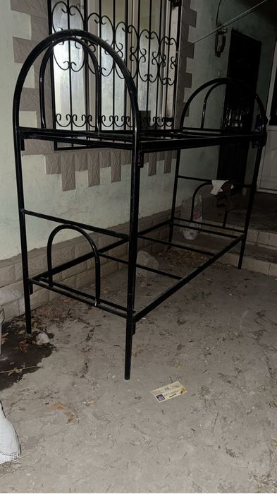 Кровать железный.