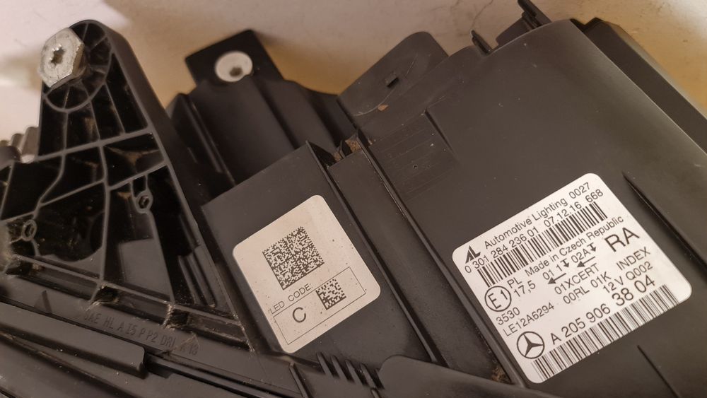 Far dreapta full led adaptiv ILS Mercedes C w205 hybrid albastru