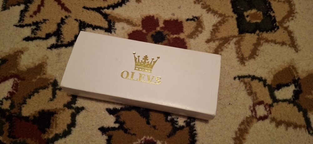 Продам часы olevs