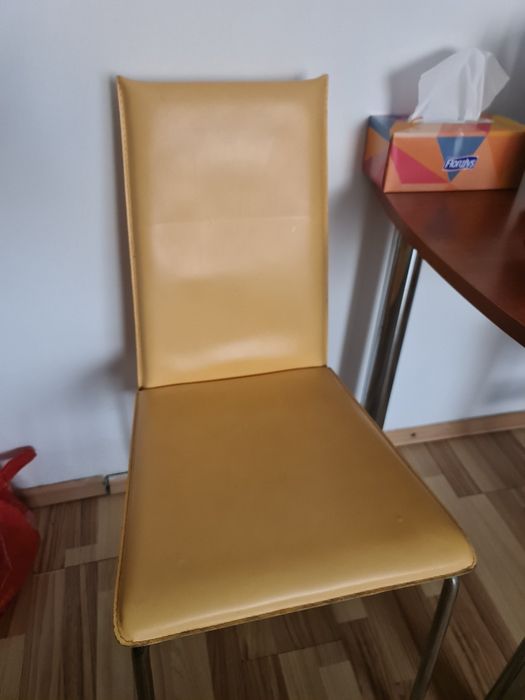 Vând 2 scaune piele