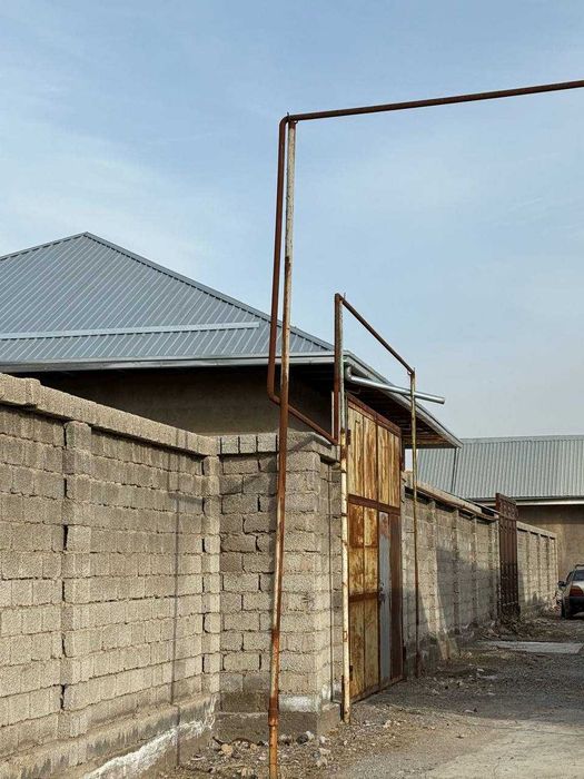 Ozadboshda devor bilan o‘ralgan 6 sotix yer sotiladi