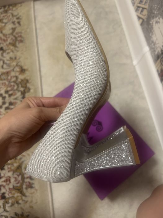 Продам туфли новая. Одевала один раз