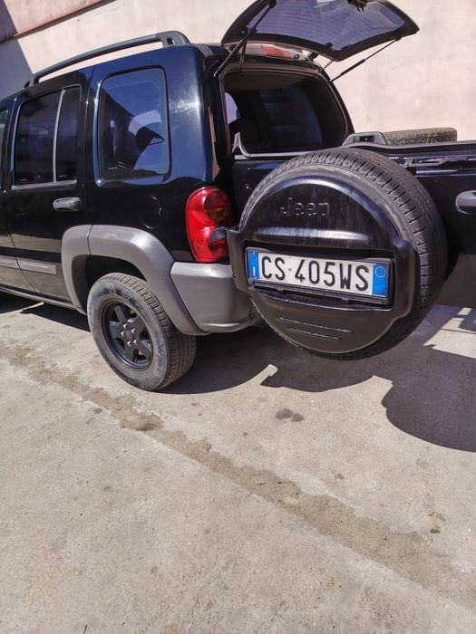 Vând jeep cherokee