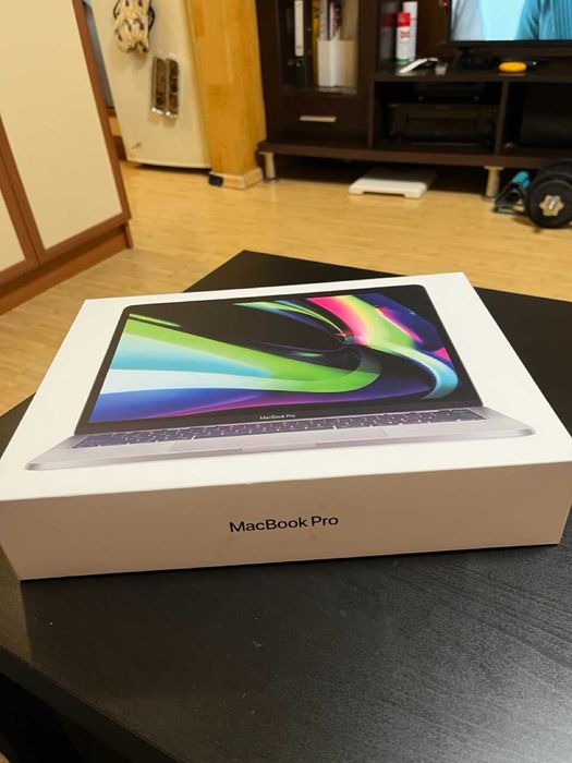 Macbook pro 13 2020 8GB 256
