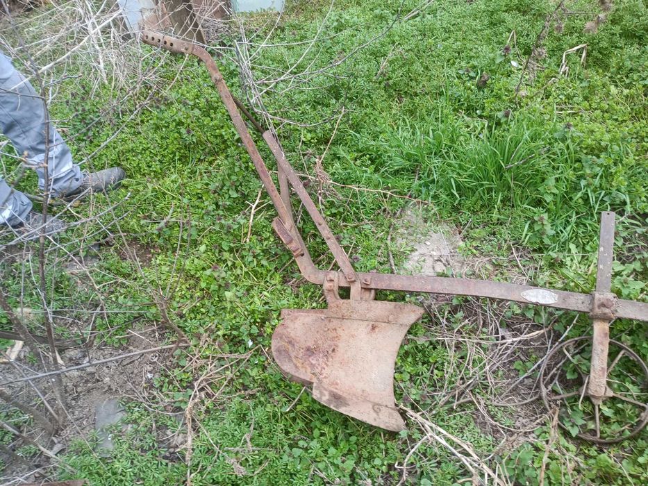 Стар немски плуг от ковано желязо