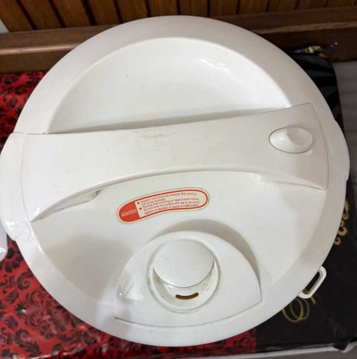 Рисоварка в хорошем состоянии