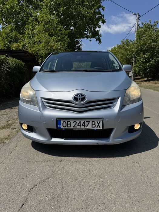 Продавам Toyota Verso