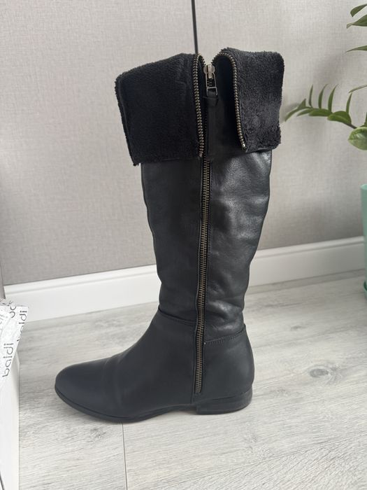 Продам кожанные сапоги