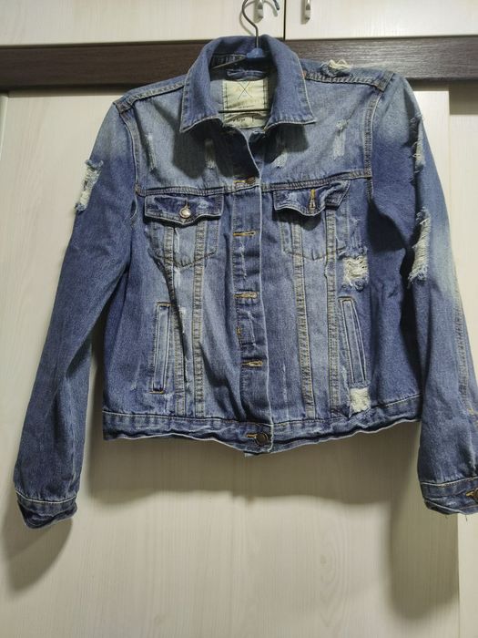 Джинсовая куртка - рванка