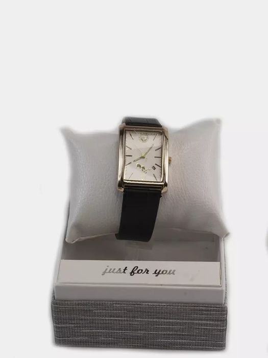 Erkaklar soati Indi sotuvda mavjud