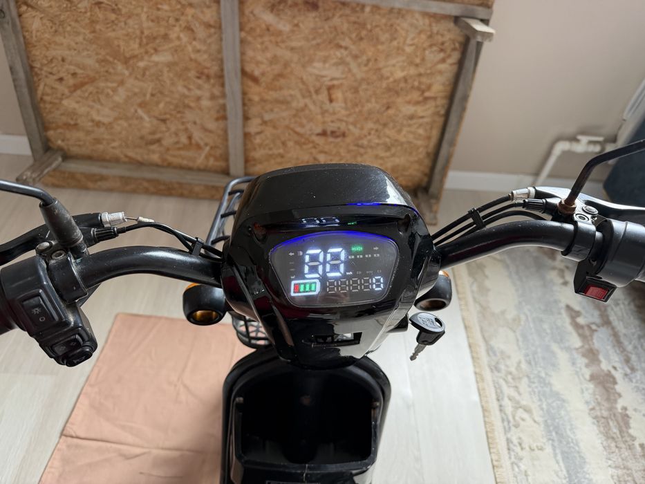 Электроскутер новая (Мопед)