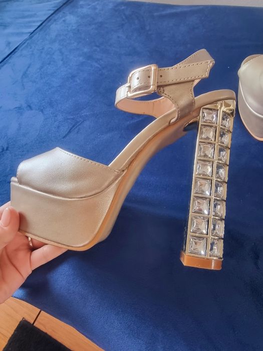 Sandale aurii cu pietre