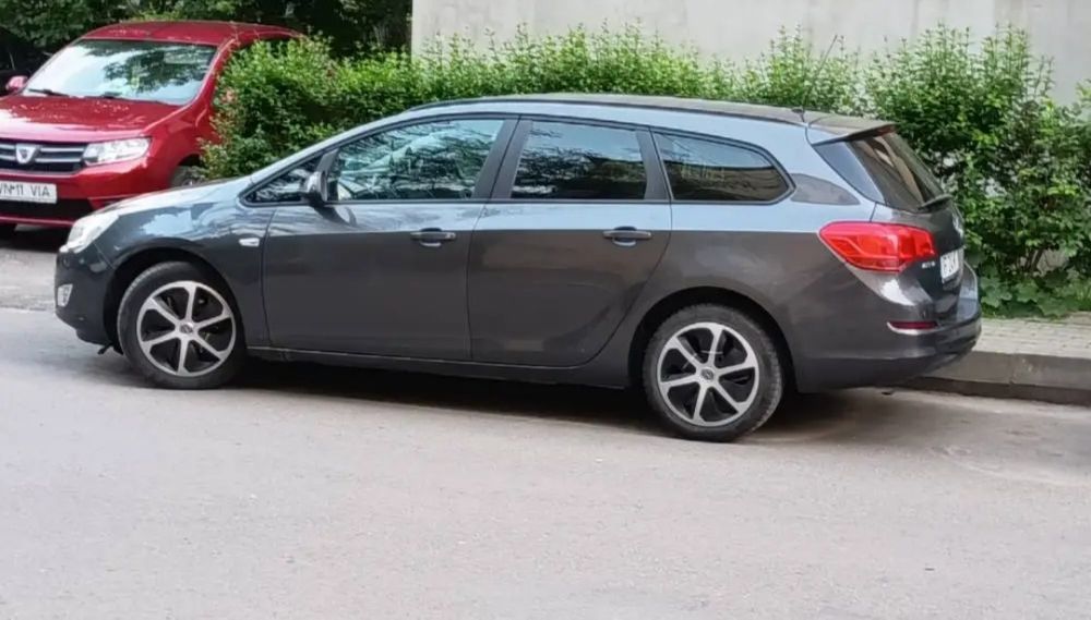 Opel Astra j 1.7 cdti,an 2011