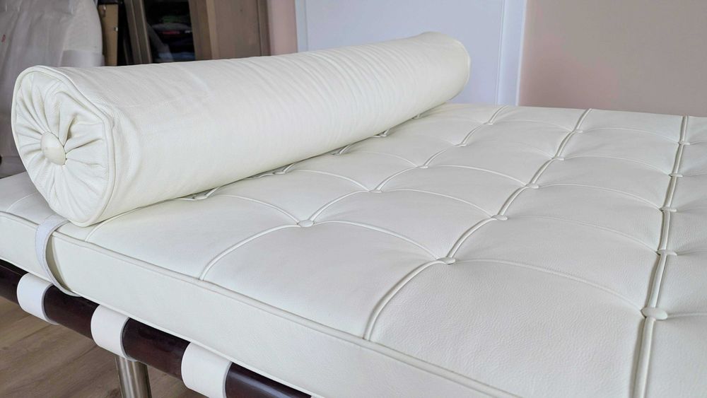 Canapea stil Barcelona Day Bed de Mies van der Rohe pentru Knoll