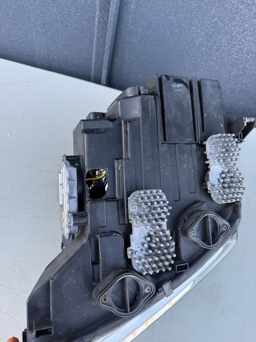 Far/ Faruri Xenon Bmw seria 6 F06 F12 f13 Defecte stanga / dreapta