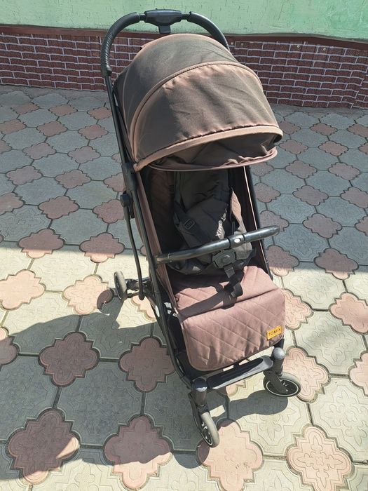 Есть 3 коляски, детский столик и манеж!