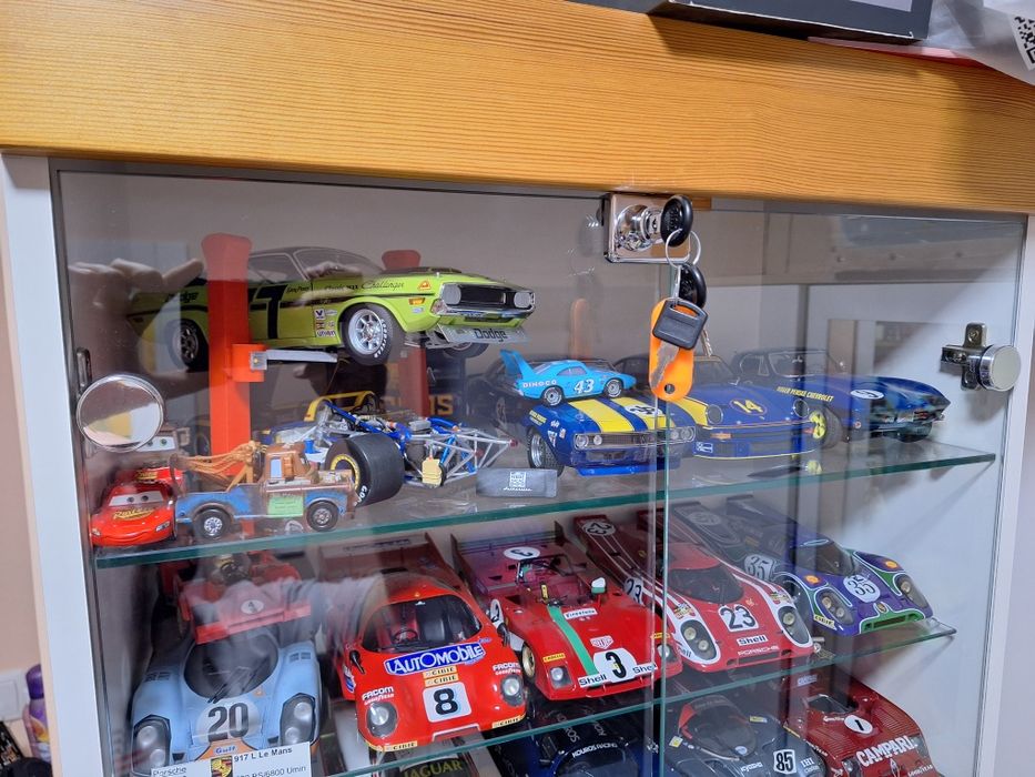 Стъклена Витрина за модели 1/18 1/43 или друго