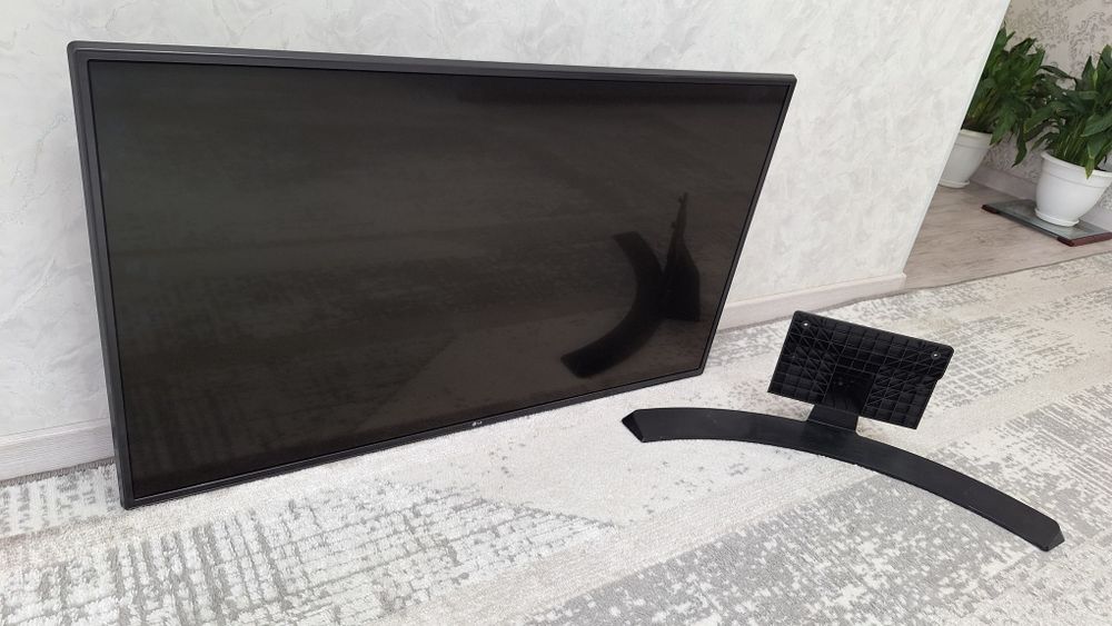 Продам Смарт телевизор LG