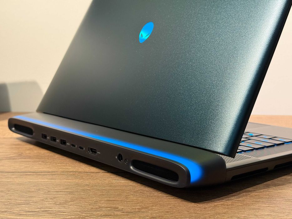 Laptop Gaming Dell Alienware 18 Area-51 QHD+ 300Hz Ultra 9 275HX 32GB Ram NVIDIA RTX 5080 16GB 1TB SSD Win11 Factura-Firma-Garantie AlienStore