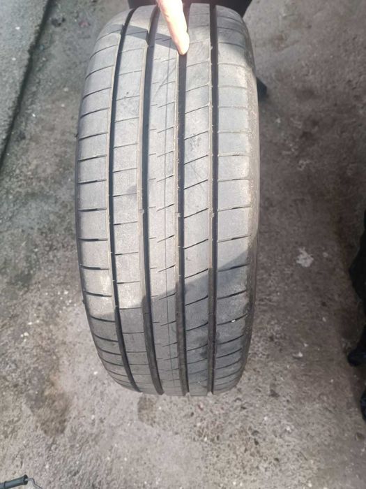 Гуми 20 цола 235/45/20 2 бр. и 255/40/20 Goodyear с джанти за Mercedes